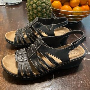 Clarks Leather Open Toe Strap Heel Sandals. Sz 9M